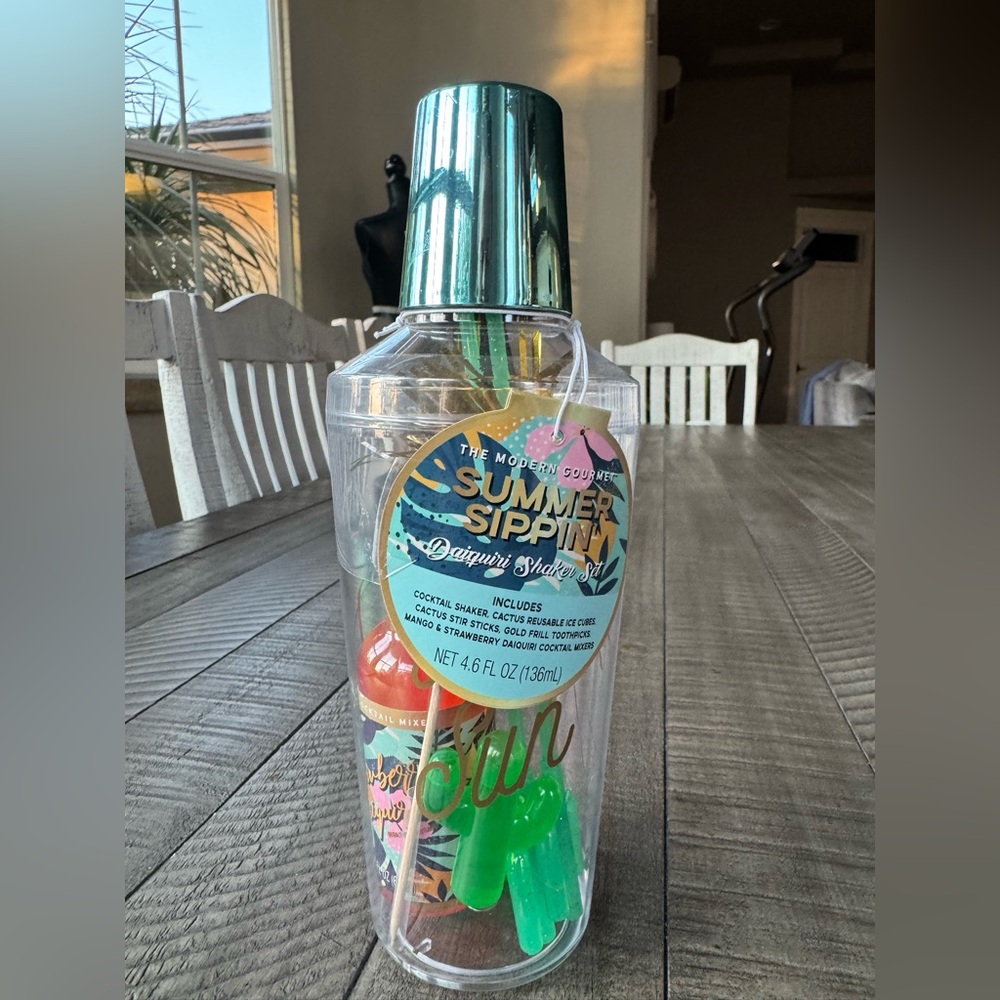 Summer Sippin' Daiquiri Cocktail Shaker Set (NEW)